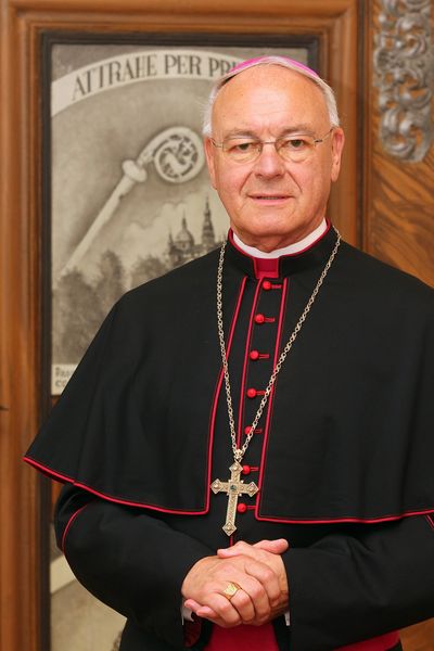 Bischof em. Algermissen feierte Pontifikalamt zum Dreikönigsfest im Dom